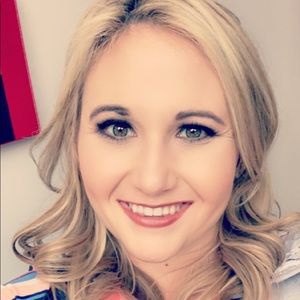 Meet your Posher, Aprille